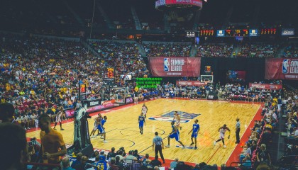 韦格霍斯特独造两球闪耀全场 关键数据力助球队力克奥格斯堡